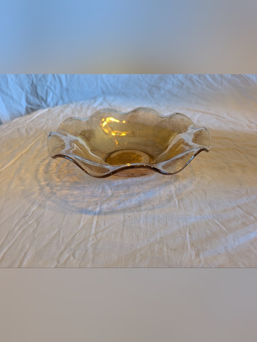 2/30$ Scalloped flora gold Amber Glass Decorative fruit Bowl